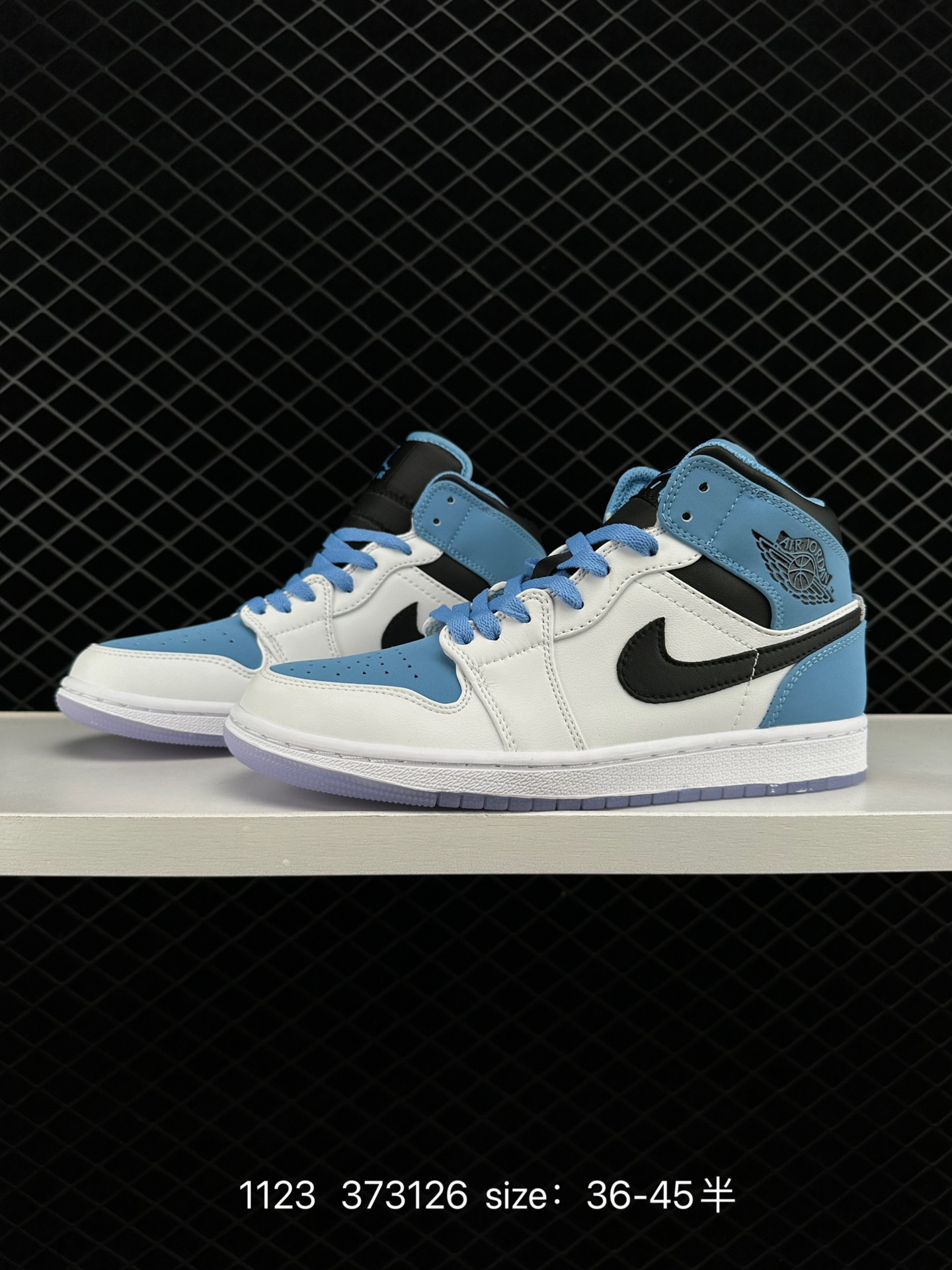 （NIKE）AIR JORDAN 1 MID